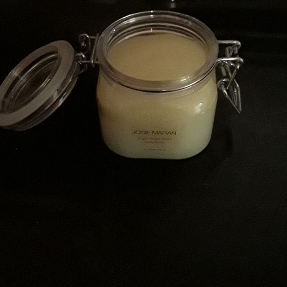 JOSIE MARAN Other - Josie maran argan sugar balm body scrub new great gift!